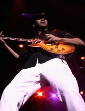 Tom Marello demostró cómo debe tocarse una guitarra eléctrica