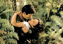 Apasionado momento de la película 'Duelo al Sol' junto a Jennifer Jones