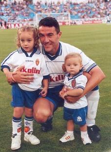 Aguado, el día de su despedida, con sus hijos