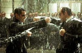 Una de las innumerables peleas de artes marciales de la película