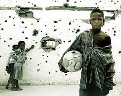 Una de las imágenes de la campaña 'Armas bajo control'