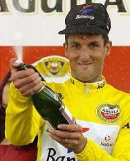 El Chaba, con el maillot amarillo de la Vuelta