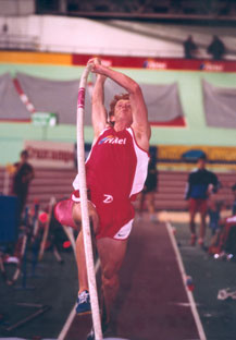 Javier Gazol intentará saltar por encima del 5'70